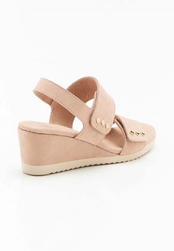 Босоножки на танкетке