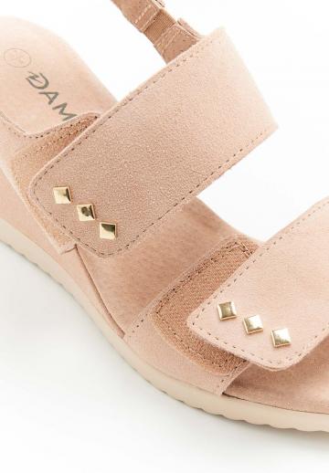 Босоножки на танкетке