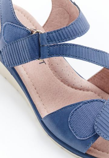 Босоножки на танкетке