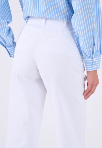 Короткие джинсы