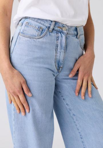 Свободные джинсы