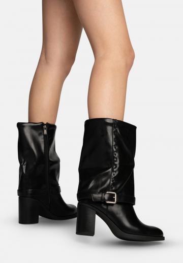 Высокие сапоги