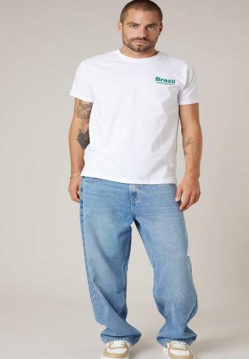 Прямые джинсы