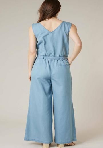 Джинсовый комбинезон