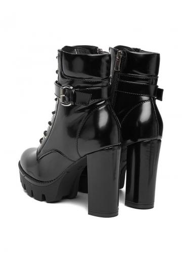 Высокие сапоги