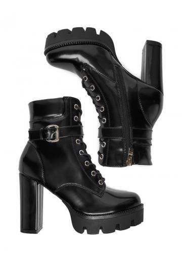 Высокие сапоги