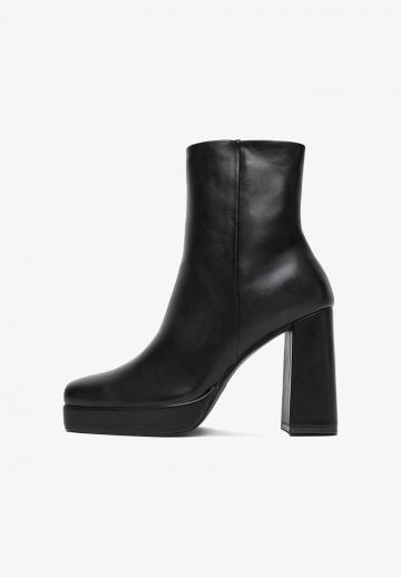 Высокие сапоги