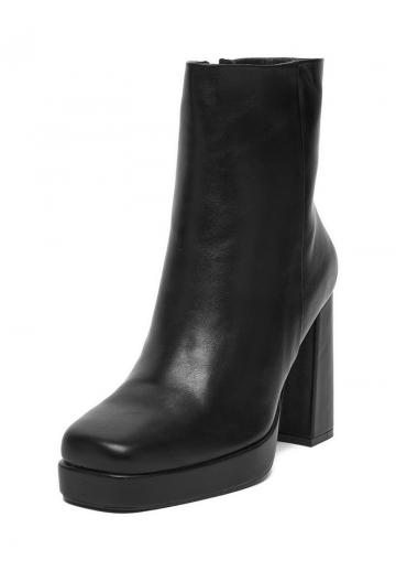 Высокие сапоги