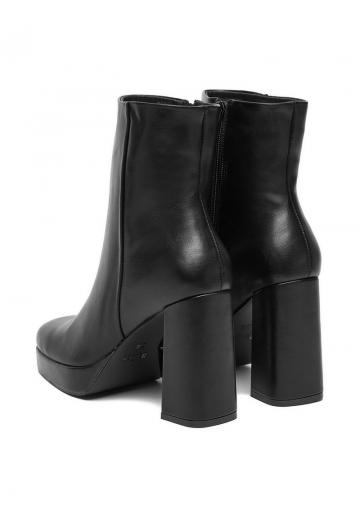 Высокие сапоги