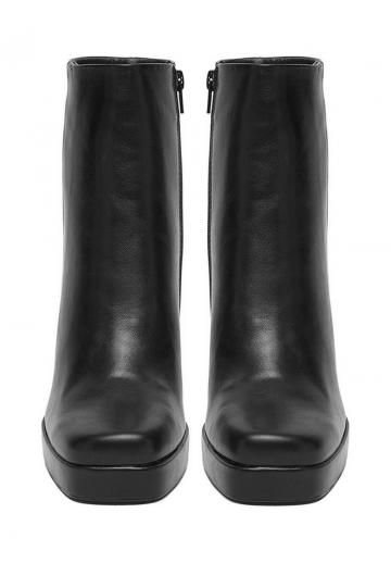 Высокие сапоги