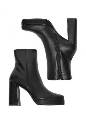 Высокие сапоги