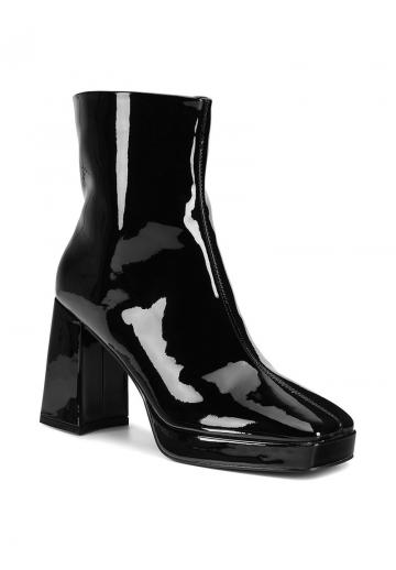 Высокие сапоги