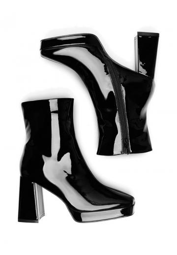 Высокие сапоги