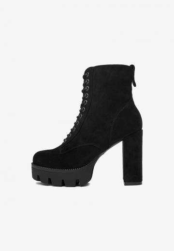 Высокие сапоги