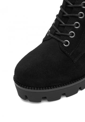 Высокие сапоги