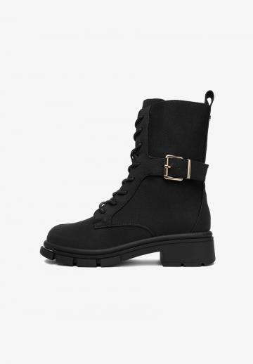 Ботинки на шнуровке