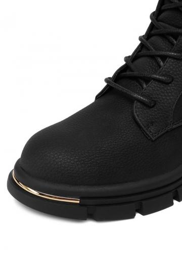 Ботинки на шнуровке