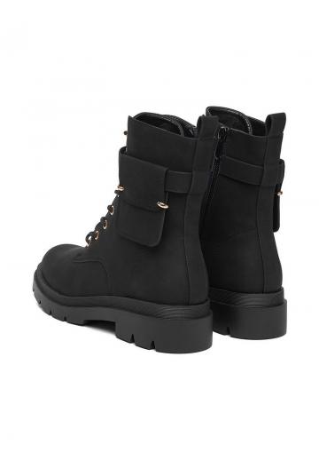 Ботинки на шнуровке