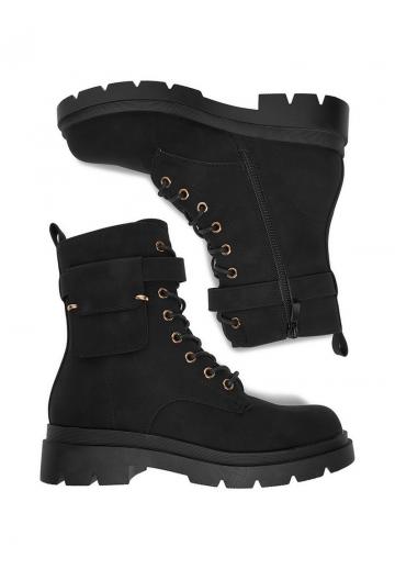 Ботинки на шнуровке