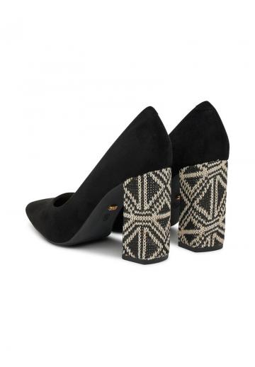 Туфли с высоким носом