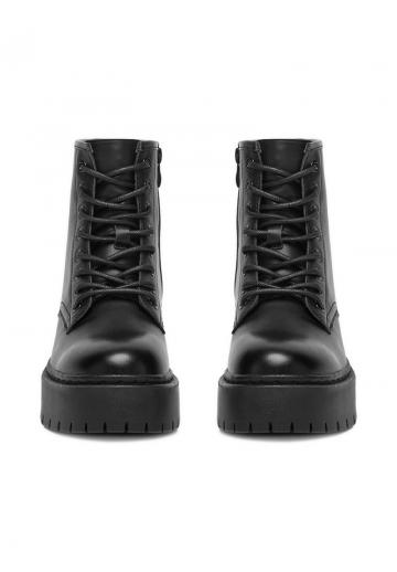 Ботинки на шнуровке