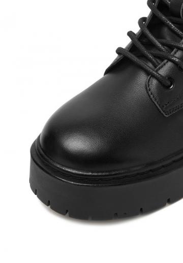 Ботинки на шнуровке