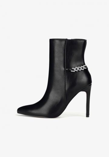 Высокие сапоги