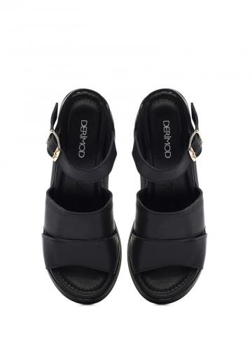 Босоножки на танкетке