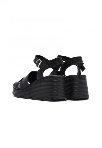 Босоножки на танкетке