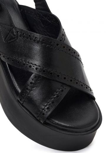 Босоножки на танкетке