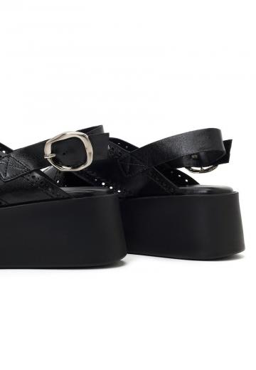 Босоножки на танкетке