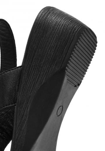 Босоножки на танкетке