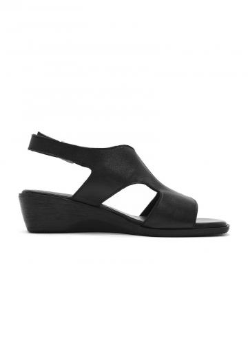 Босоножки на танкетке