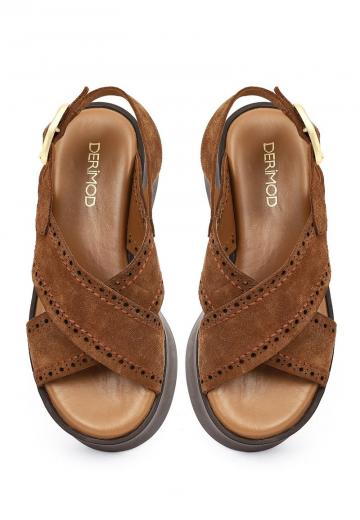 Босоножки на танкетке