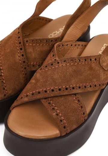 Босоножки на танкетке