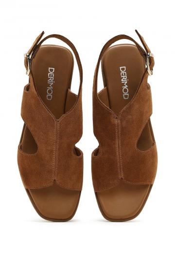 Босоножки на танкетке