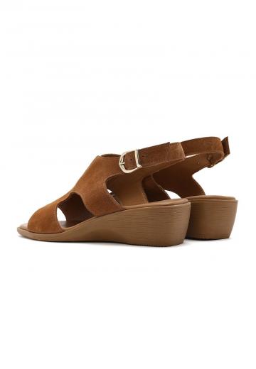 Босоножки на танкетке