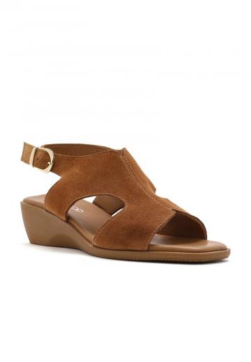 Босоножки на танкетке