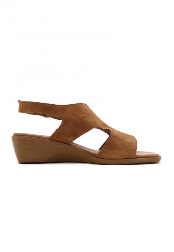 Босоножки на танкетке