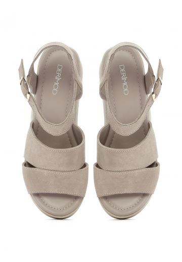 Босоножки на танкетке