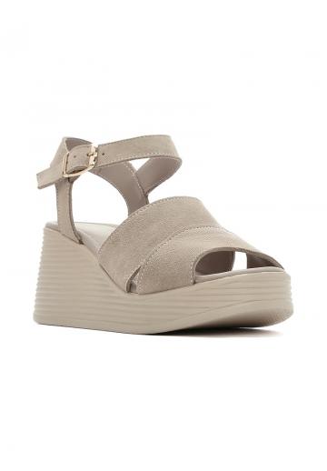 Босоножки на танкетке