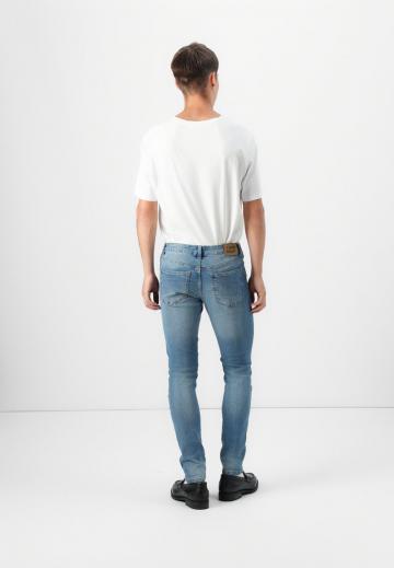 Узкие джинсы