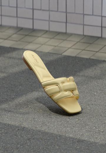 Шлепанцы
