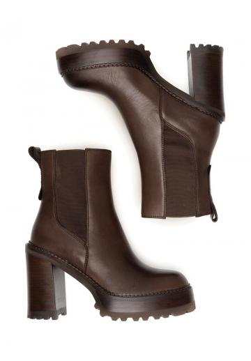 Высокие сапоги
