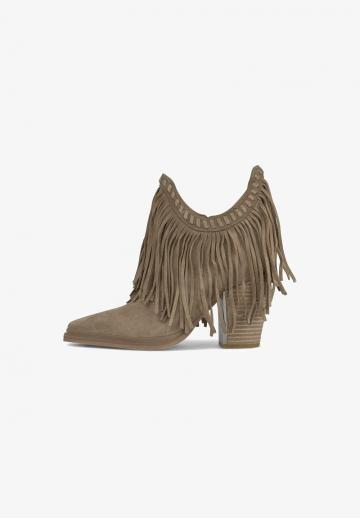 Полусапожки на высоком каблуке