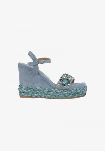 Босоножки на танкетке