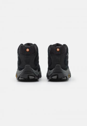 Походные ботинки