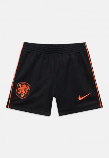 Спортивные шорты