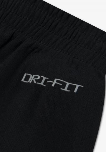 Спортивные шорты