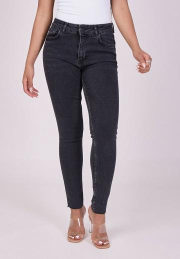 Узкие джинсы